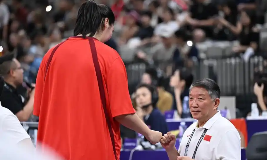 中超今晚再迎强敌，巴黎圣日耳曼更衣室发声，主帅态度：底气十足，高层口径保持一致的简单介绍